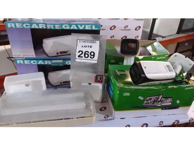 LOTE 269 - 02 LUMINÁRIAS DE EMERGÊNCIA E 02 CÂMERAS BULLET MARCA INTELBRAS. (NO ESTADO) ATENÇÃO! FAZER A VISITAÇÃO ANTES DE ARREMATAR, NÃO SABEMOS SE FUNCIONA, LEILÃO NÃO TEM GARANTIA E NEM DEVOLUÇÃO, SUJEITO A POSSÍVEIS AVARIAS VISÍVEIS/OCULTAS E/OU AUSÊNCIA DE COMPONENTES.