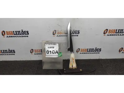 LOTE 010 - 01 FACA ARTESANAL CABO OSSO 39CM DE TAMANHO TOTAL AÇO CARBONO. (NO ESTADO) ATENÇÃO! FAZER A VISITAÇÃO ANTES DE ARREMATAR, NÃO SABEMOS SE FUNCIONA, LEILÃO NÃO TEM GARANTIA E NEM DEVOLUÇÃO, SUJEITO A POSSÍVEIS AVARIAS VISÍVEIS/OCULTAS E/OU AUSÊNCIA DE COMPONENTES.