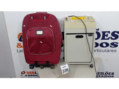 LOTE 336 - 01 FRAGMENTADORA DE PAPEL E 01 MALA. (NO ESTADO) ATENÇÃO! FAZER A VISITAÇÃO ANTES DE ARREMATAR, NÃO SABEMOS SE FUNCIONA, LEILÃO NÃO TEM GARANTIA E NEM DEVOLUÇÃO, SUJEITO A POSSÍVEIS AVARIAS VISÍVEIS/OCULTAS E/OU AUSÊNCIA DE COMPONENTES.