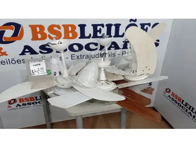 LOTE 095 - 06 VENTILADORES DE TETO. (NO ESTADO) ATENÇÃO! FAZER A VISITAÇÃO ANTES DE ARREMATAR, NÃO SABEMOS SE FUNCIONA, LEILÃO NÃO TEM GARANTIA E NEM DEVOLUÇÃO, SUJEITO A POSSÍVEIS AVARIAS VISÍVEIS/OCULTAS E/OU AUSÊNCIA DE COMPONENTES.