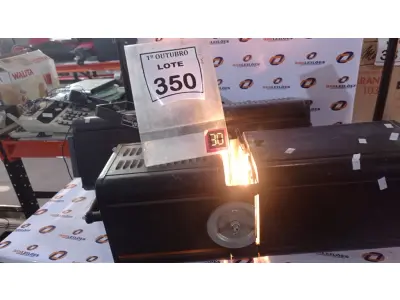 LOTE 350 - 02 REFLETORES PARA PALCO. (NO ESTADO) ATENÇÃO! FAZER A VISITAÇÃO ANTES DE ARREMATAR, NÃO SABEMOS SE FUNCIONA, LEILÃO NÃO TEM GARANTIA E NEM DEVOLUÇÃO, SUJEITO A POSSÍVEIS AVARIAS VISÍVEIS/OCULTAS E/OU AUSÊNCIA DE COMPONENTES.