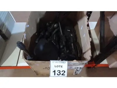 LOTE 132 - 01 LOTE COM VÁRIOS SUPORTES DE MICROFONE. (NO ESTADO) ATENÇÃO! FAZER A VISITAÇÃO ANTES DE ARREMATAR, NÃO SABEMOS SE FUNCIONA, LEILÃO NÃO TEM GARANTIA E NEM DEVOLUÇÃO, SUJEITO A POSSÍVEIS AVARIAS VISÍVEIS/OCULTAS E/OU AUSÊNCIA DE COMPONENTES.