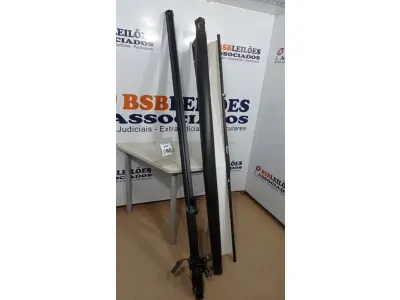LOTE 085 - 02 TELAS DE PROJEÇÃO RETRÁTIL. (NO ESTADO) ATENÇÃO! FAZER A VISITAÇÃO ANTES DE ARREMATAR, NÃO SABEMOS SE FUNCIONA, LEILÃO NÃO TEM GARANTIA E NEM DEVOLUÇÃO, SUJEITO A POSSÍVEIS AVARIAS VISÍVEIS/OCULTAS E/OU AUSÊNCIA DE COMPONENTES.