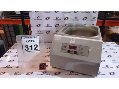 LOTE 312 - 01 BANHO MARIA DE LABORATÓRIO MODELO BM-02 MARCA KACIL. (NO ESTADO) ATENÇÃO! FAZER A VISITAÇÃO ANTES DE ARREMATAR, NÃO SABEMOS SE FUNCIONA, LEILÃO NÃO TEM GARANTIA E NEM DEVOLUÇÃO, SUJEITO A POSSÍVEIS AVARIAS VISÍVEIS/OCULTAS E/OU AUSÊNCIA DE COMPONENTES.