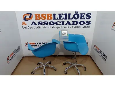 LOTE 353 - 02 CADEIRAS GIRATÓRIAS TIPO CONCHA. (NO ESTADO) ATENÇÃO! FAZER A VISITAÇÃO ANTES DE ARREMATAR, NÃO SABEMOS SE FUNCIONA, LEILÃO NÃO TEM GARANTIA E NEM DEVOLUÇÃO, SUJEITO A POSSÍVEIS AVARIAS VISÍVEIS/OCULTAS E/OU AUSÊNCIA DE COMPONENTES.