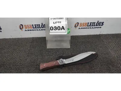 LOTE 030 - 01 FACA IMPORTADA AÇO INOXIDÁVEL CABO EM MADEIRA COM DETALHE DE ESCORPIÃO NA GUARDA FULL TANG BAINHA DE NYLON TAMANHO TOTAL 32CM PESO 390G JÁ AFIADA. (NO ESTADO) ATENÇÃO! FAZER A VISITAÇÃO ANTES DE ARREMATAR, NÃO SABEMOS SE FUNCIONA, LEILÃO NÃO TEM GARANTIA E NEM DEVOLUÇÃO, SUJEITO A POSSÍVEIS AVARIAS VISÍVEIS/OCULTAS E/OU AUSÊNCIA DE COMPONENTES.