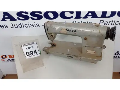 LOTE 094 - 01 MÁQUINA DE COSTURA MARCA YAMATA. (NO ESTADO) ATENÇÃO! FAZER A VISITAÇÃO ANTES DE ARREMATAR, NÃO SABEMOS SE FUNCIONA, LEILÃO NÃO TEM GARANTIA E NEM DEVOLUÇÃO, SUJEITO A POSSÍVEIS AVARIAS VISÍVEIS/OCULTAS E/OU AUSÊNCIA DE COMPONENTES.