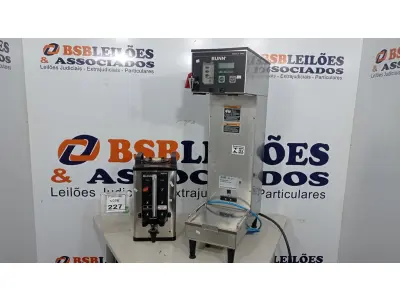 LOTE 227 - 01 MÁQUINA DE CAFÉ INDUSTRIAL MODELO SAFETY FRESH MARCA BUNN. (NO ESTADO) ATENÇÃO! FAZER A VISITAÇÃO ANTES DE ARREMATAR, NÃO SABEMOS SE FUNCIONA, LEILÃO NÃO TEM GARANTIA E NEM DEVOLUÇÃO, SUJEITO A POSSÍVEIS AVARIAS VISÍVEIS/OCULTAS E/OU AUSÊNCIA DE COMPONENTES.