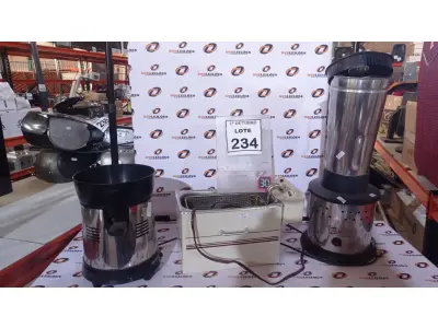 LOTE 234 - 01 FRITADEIRA ELÉTRICA, 01 LIQUIDIFICADOR INDUSTRIAL E 01 MOTOR DE LIQUIDIFICADOR INDUSTRIAL. (NO ESTADO) ATENÇÃO! FAZER A VISITAÇÃO ANTES DE ARREMATAR, NÃO SABEMOS SE FUNCIONA, LEILÃO NÃO TEM GARANTIA E NEM DEVOLUÇÃO, SUJEITO A POSSÍVEIS AVARIAS VISÍVEIS/OCULTAS E/OU AUSÊNCIA DE COMPONENTES.