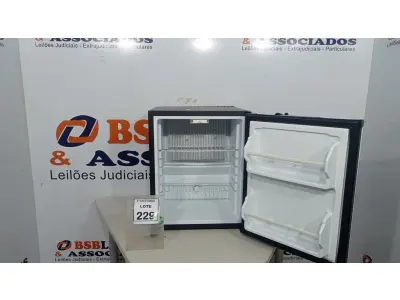 LOTE 229 - 01 FRIGOBAR. (NO ESTADO) ATENÇÃO! FAZER A VISITAÇÃO ANTES DE ARREMATAR, NÃO SABEMOS SE FUNCIONA, LEILÃO NÃO TEM GARANTIA E NEM DEVOLUÇÃO, SUJEITO A POSSÍVEIS AVARIAS VISÍVEIS/OCULTAS E/OU AUSÊNCIA DE COMPONENTES.