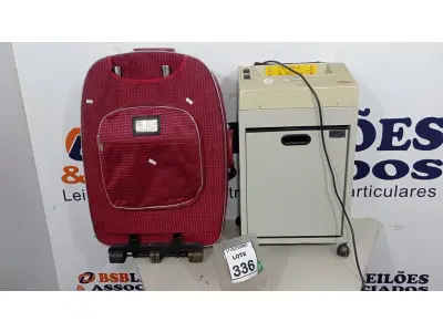 LOTE 336 - 01 FRAGMENTADORA DE PAPEL E 01 MALA. (NO ESTADO) ATENÇÃO! FAZER A VISITAÇÃO ANTES DE ARREMATAR, NÃO SABEMOS SE FUNCIONA, LEILÃO NÃO TEM GARANTIA E NEM DEVOLUÇÃO, SUJEITO A POSSÍVEIS AVARIAS VISÍVEIS/OCULTAS E/OU AUSÊNCIA DE COMPONENTES.