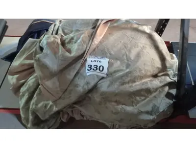 LOTE 330 - 01 LOTE COM CORTINAS. (NO ESTADO) ATENÇÃO! FAZER A VISITAÇÃO ANTES DE ARREMATAR, NÃO SABEMOS SE FUNCIONA, LEILÃO NÃO TEM GARANTIA E NEM DEVOLUÇÃO, SUJEITO A POSSÍVEIS AVARIAS VISÍVEIS/OCULTAS E/OU AUSÊNCIA DE COMPONENTES.