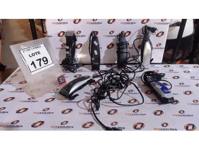 LOTE 179 - 06 MÁQUINAS DE CORTAR CABELO. (NO ESTADO) ATENÇÃO! FAZER A VISITAÇÃO ANTES DE ARREMATAR, NÃO SABEMOS SE FUNCIONA, LEILÃO NÃO TEM GARANTIA E NEM DEVOLUÇÃO, SUJEITO A POSSÍVEIS AVARIAS VISÍVEIS/OCULTAS E/OU AUSÊNCIA DE COMPONENTES.