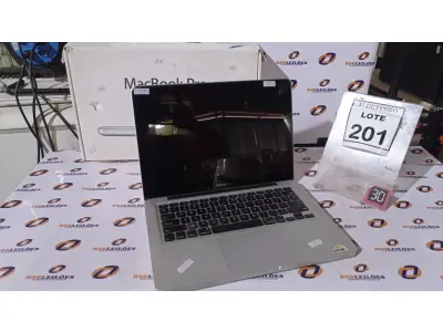 LOTE 201 - 01 MACBOOK PRO. (NO ESTADO) ATENÇÃO! FAZER A VISITAÇÃO ANTES DE ARREMATAR, NÃO SABEMOS SE FUNCIONA, LEILÃO NÃO TEM GARANTIA E NEM DEVOLUÇÃO, SUJEITO A POSSÍVEIS AVARIAS VISÍVEIS/OCULTAS E/OU AUSÊNCIA DE COMPONENTES.