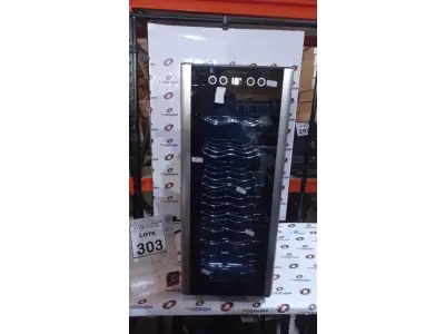 LOTE 303 - 01 ADEGA MARCA ELECTROLUX. (NO ESTADO) ATENÇÃO! FAZER A VISITAÇÃO ANTES DE ARREMATAR, NÃO SABEMOS SE FUNCIONA, LEILÃO NÃO TEM GARANTIA E NEM DEVOLUÇÃO, SUJEITO A POSSÍVEIS AVARIAS VISÍVEIS/OCULTAS E/OU AUSÊNCIA DE COMPONENTES.