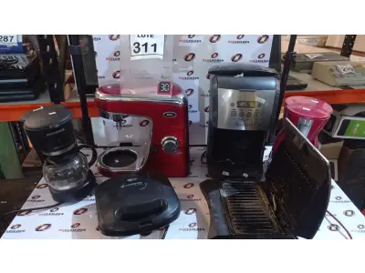 LOTE 311 - 04 CAFETEIRAS DE MARCAS E MODELOS DIVERSOS E 02 SANDUICHEIRAS. (NO ESTADO) ATENÇÃO! FAZER A VISITAÇÃO ANTES DE ARREMATAR, NÃO SABEMOS SE FUNCIONA, LEILÃO NÃO TEM GARANTIA E NEM DEVOLUÇÃO, SUJEITO A POSSÍVEIS AVARIAS VISÍVEIS/OCULTAS E/OU AUSÊNCIA DE COMPONENTES.