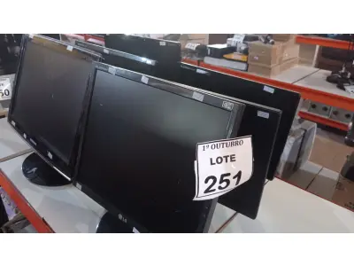 LOTE 251 - 06 MONITORES DE MARCAS E MODELOS DIVERSOS. (NO ESTADO) ATENÇÃO! FAZER A VISITAÇÃO ANTES DE ARREMATAR, NÃO SABEMOS SE FUNCIONA, LEILÃO NÃO TEM GARANTIA E NEM DEVOLUÇÃO, SUJEITO A POSSÍVEIS AVARIAS VISÍVEIS/OCULTAS E/OU AUSÊNCIA DE COMPONENTES.