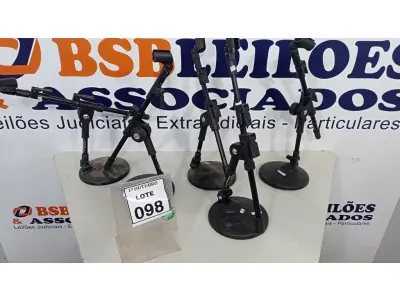 LOTE 098 - 05 SUPORTES PARA MICROFONE. (NO ESTADO) ATENÇÃO! FAZER A VISITAÇÃO ANTES DE ARREMATAR, NÃO SABEMOS SE FUNCIONA, LEILÃO NÃO TEM GARANTIA E NEM DEVOLUÇÃO, SUJEITO A POSSÍVEIS AVARIAS VISÍVEIS/OCULTAS E/OU AUSÊNCIA DE COMPONENTES.