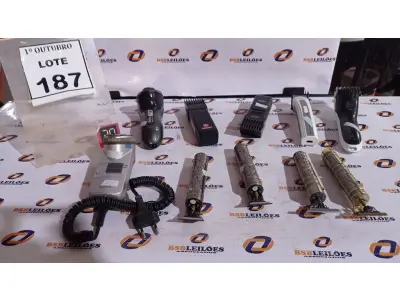LOTE 187 - 01 LOTE COM VÁRIAS BARBEADORES E MÁQUINAS DE CORTAR CABELO. (NO ESTADO) ATENÇÃO! FAZER A VISITAÇÃO ANTES DE ARREMATAR, NÃO SABEMOS SE FUNCIONA, LEILÃO NÃO TEM GARANTIA E NEM DEVOLUÇÃO, SUJEITO A POSSÍVEIS AVARIAS VISÍVEIS/OCULTAS E/OU AUSÊNCIA DE COMPONENTES.