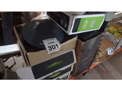LOTE 301 - 04 APARELHOS DE AUDIOCONFERÊNCIA MARCA INTELBRAS E 01 MARCA POLYCOM E GRANDE QUANTIDADE DE TECLADOS PARA PC MARCAS E MODELOS DIVERSOS. (NO ESTADO) ATENÇÃO! FAZER A VISITAÇÃO ANTES DE ARREMATAR, NÃO SABEMOS SE FUNCIONA, LEILÃO NÃO TEM GARANTIA E NEM DEVOLUÇÃO, SUJEITO A POSSÍVEIS AVARIAS VISÍVEIS/OCULTAS E/OU AUSÊNCIA DE COMPONENTES.