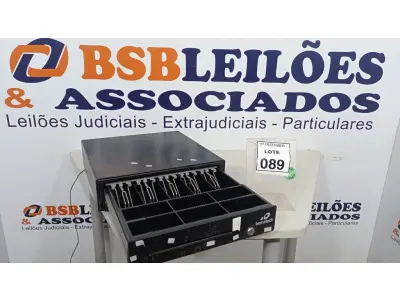 LOTE 089 - 01 GAVETA DE DINHEIRO. (NO ESTADO) ATENÇÃO! FAZER A VISITAÇÃO ANTES DE ARREMATAR, NÃO SABEMOS SE FUNCIONA, LEILÃO NÃO TEM GARANTIA E NEM DEVOLUÇÃO, SUJEITO A POSSÍVEIS AVARIAS VISÍVEIS/OCULTAS E/OU AUSÊNCIA DE COMPONENTES.