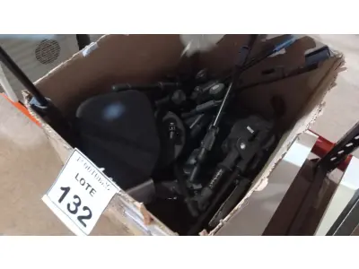 LOTE 132 - 01 LOTE COM VÁRIOS SUPORTES DE MICROFONE. (NO ESTADO) ATENÇÃO! FAZER A VISITAÇÃO ANTES DE ARREMATAR, NÃO SABEMOS SE FUNCIONA, LEILÃO NÃO TEM GARANTIA E NEM DEVOLUÇÃO, SUJEITO A POSSÍVEIS AVARIAS VISÍVEIS/OCULTAS E/OU AUSÊNCIA DE COMPONENTES.
