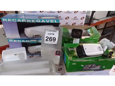 LOTE 269 - 02 LUMINÁRIAS DE EMERGÊNCIA E 02 CÂMERAS BULLET MARCA INTELBRAS. (NO ESTADO) ATENÇÃO! FAZER A VISITAÇÃO ANTES DE ARREMATAR, NÃO SABEMOS SE FUNCIONA, LEILÃO NÃO TEM GARANTIA E NEM DEVOLUÇÃO, SUJEITO A POSSÍVEIS AVARIAS VISÍVEIS/OCULTAS E/OU AUSÊNCIA DE COMPONENTES.