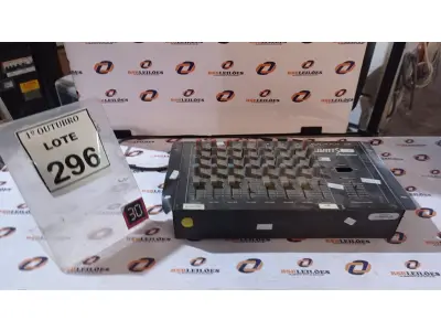 LOTE 296 - 01 MESA DE SOM MXM 8. (NO ESTADO) ATENÇÃO! FAZER A VISITAÇÃO ANTES DE ARREMATAR, NÃO SABEMOS SE FUNCIONA, LEILÃO NÃO TEM GARANTIA E NEM DEVOLUÇÃO, SUJEITO A POSSÍVEIS AVARIAS VISÍVEIS/OCULTAS E/OU AUSÊNCIA DE COMPONENTES