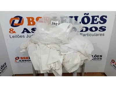 LOTE 282 - 01 SACO COM CORTINAS NA COR BRANCA. (NO ESTADO) ATENÇÃO! FAZER A VISITAÇÃO ANTES DE ARREMATAR, NÃO SABEMOS SE FUNCIONA, LEILÃO NÃO TEM GARANTIA E NEM DEVOLUÇÃO, SUJEITO A POSSÍVEIS AVARIAS VISÍVEIS/OCULTAS E/OU AUSÊNCIA DE COMPONENTES.