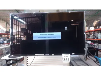 LOTE 351 - 01 TV LCD 40’’ MARCA SAMSUNG. (NO ESTADO) ATENÇÃO! FAZER A VISITAÇÃO ANTES DE ARREMATAR, NÃO SABEMOS SE FUNCIONA, LEILÃO NÃO TEM GARANTIA E NEM DEVOLUÇÃO, SUJEITO A POSSÍVEIS AVARIAS VISÍVEIS/OCULTAS E/OU AUSÊNCIA DE COMPONENTES.