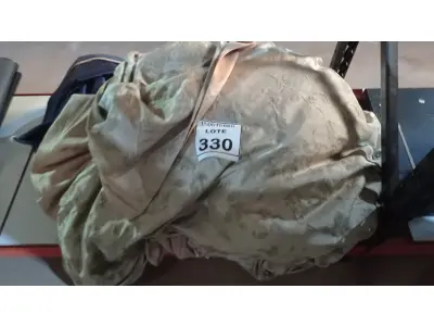 LOTE 330 - 01 LOTE COM CORTINAS. (NO ESTADO) ATENÇÃO! FAZER A VISITAÇÃO ANTES DE ARREMATAR, NÃO SABEMOS SE FUNCIONA, LEILÃO NÃO TEM GARANTIA E NEM DEVOLUÇÃO, SUJEITO A POSSÍVEIS AVARIAS VISÍVEIS/OCULTAS E/OU AUSÊNCIA DE COMPONENTES.