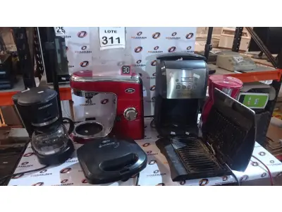 LOTE 311 - 04 CAFETEIRAS DE MARCAS E MODELOS DIVERSOS E 02 SANDUICHEIRAS. (NO ESTADO) ATENÇÃO! FAZER A VISITAÇÃO ANTES DE ARREMATAR, NÃO SABEMOS SE FUNCIONA, LEILÃO NÃO TEM GARANTIA E NEM DEVOLUÇÃO, SUJEITO A POSSÍVEIS AVARIAS VISÍVEIS/OCULTAS E/OU AUSÊNCIA DE COMPONENTES.