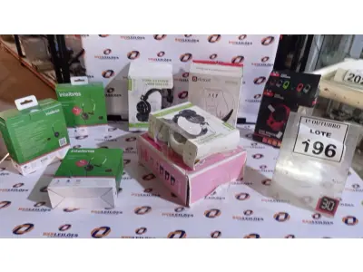 LOTE 196 - 08 HEADPHONES DE MARCAS E MODELOS DIVERSOS. (NO ESTADO) ATENÇÃO! FAZER A VISITAÇÃO ANTES DE ARREMATAR, NÃO SABEMOS SE FUNCIONA, LEILÃO NÃO TEM GARANTIA E NEM DEVOLUÇÃO, SUJEITO A POSSÍVEIS AVARIAS VISÍVEIS/OCULTAS E/OU AUSÊNCIA DE COMPONENTES.