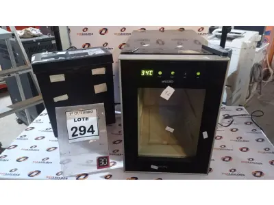 LOTE 294 - 01 ADEGA MARCA MALLORY E 01 FRAGMENTADORA DE PAPEL. (NO ESTADO) ATENÇÃO! FAZER A VISITAÇÃO ANTES DE ARREMATAR, NÃO SABEMOS SE FUNCIONA, LEILÃO NÃO TEM GARANTIA E NEM DEVOLUÇÃO, SUJEITO A POSSÍVEIS AVARIAS VISÍVEIS/OCULTAS E/OU AUSÊNCIA DE COMPONENTES.