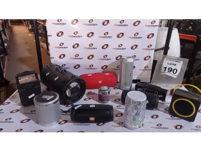 LOTE 190 - 01 LOTE COM VÁRIAS CAIXINHAS DE SOM MARCAS E MODELOS DIVERSOS. (NO ESTADO) ATENÇÃO! FAZER A VISITAÇÃO ANTES DE ARREMATAR, NÃO SABEMOS SE FUNCIONA, LEILÃO NÃO TEM GARANTIA E NEM DEVOLUÇÃO, SUJEITO A POSSÍVEIS AVARIAS VISÍVEIS/OCULTAS E/OU AUSÊNCIA DE COMPONENTES.