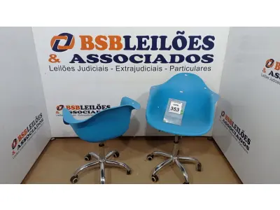LOTE 353 - 02 CADEIRAS GIRATÓRIAS TIPO CONCHA. (NO ESTADO) ATENÇÃO! FAZER A VISITAÇÃO ANTES DE ARREMATAR, NÃO SABEMOS SE FUNCIONA, LEILÃO NÃO TEM GARANTIA E NEM DEVOLUÇÃO, SUJEITO A POSSÍVEIS AVARIAS VISÍVEIS/OCULTAS E/OU AUSÊNCIA DE COMPONENTES.