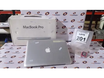 LOTE 201 - 01 MACBOOK PRO. (NO ESTADO) ATENÇÃO! FAZER A VISITAÇÃO ANTES DE ARREMATAR, NÃO SABEMOS SE FUNCIONA, LEILÃO NÃO TEM GARANTIA E NEM DEVOLUÇÃO, SUJEITO A POSSÍVEIS AVARIAS VISÍVEIS/OCULTAS E/OU AUSÊNCIA DE COMPONENTES.