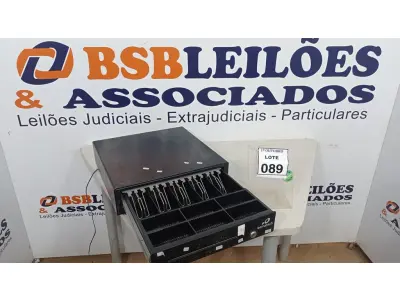 LOTE 089 - 01 GAVETA DE DINHEIRO. (NO ESTADO) ATENÇÃO! FAZER A VISITAÇÃO ANTES DE ARREMATAR, NÃO SABEMOS SE FUNCIONA, LEILÃO NÃO TEM GARANTIA E NEM DEVOLUÇÃO, SUJEITO A POSSÍVEIS AVARIAS VISÍVEIS/OCULTAS E/OU AUSÊNCIA DE COMPONENTES.