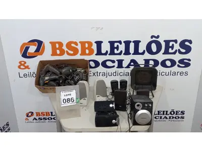 LOTE 086 - 01 LOTE COM VÁRIAS CAIXAS DE SOM, LEITORAS DE CÓDIGO DE BARRAS, 01 COOLER DE NOTEBOOK E 01 EXAUSTOR DE BANCADA. (NO ESTADO) ATENÇÃO! FAZER A VISITAÇÃO ANTES DE ARREMATAR, NÃO SABEMOS SE FUNCIONA, LEILÃO NÃO TEM GARANTIA E NEM DEVOLUÇÃO, SUJEITO A POSSÍVEIS AVARIAS VISÍVEIS/OCULTAS E/OU AUSÊNCIA DE COMPONENTES.