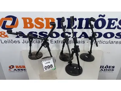 LOTE 098 - 05 SUPORTES PARA MICROFONE. (NO ESTADO) ATENÇÃO! FAZER A VISITAÇÃO ANTES DE ARREMATAR, NÃO SABEMOS SE FUNCIONA, LEILÃO NÃO TEM GARANTIA E NEM DEVOLUÇÃO, SUJEITO A POSSÍVEIS AVARIAS VISÍVEIS/OCULTAS E/OU AUSÊNCIA DE COMPONENTES.