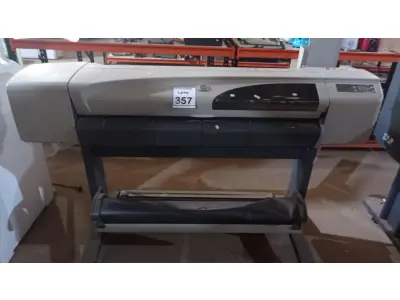 LOTE 357 - 01 PLOTTER MARCA HP MODELO DESIGNJET 500. (NO ESTADO) ATENÇÃO! FAZER A VISITAÇÃO ANTES DE ARREMATAR, NÃO SABEMOS SE FUNCIONA, LEILÃO NÃO TEM GARANTIA E NEM DEVOLUÇÃO, SUJEITO A POSSÍVEIS AVARIAS VISÍVEIS/OCULTAS E/OU AUSÊNCIA DE COMPONENTES.