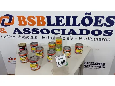 LOTE 088 - 04 LATAS DE ESMALTE SINTÉTICO DE 900ML CORES VARIADAS MARCA GLASURIT, 01 CATALIZADOR EPÓXI E 01 DILUENTE EPÓXI. (NO ESTADO) ATENÇÃO! FAZER A VISITAÇÃO ANTES DE ARREMATAR, NÃO SABEMOS SE FUNCIONA, LEILÃO NÃO TEM GARANTIA E NEM DEVOLUÇÃO, SUJEITO A POSSÍVEIS AVARIAS VISÍVEIS/OCULTAS E/OU AUSÊNCIA DE COMPONENTES.