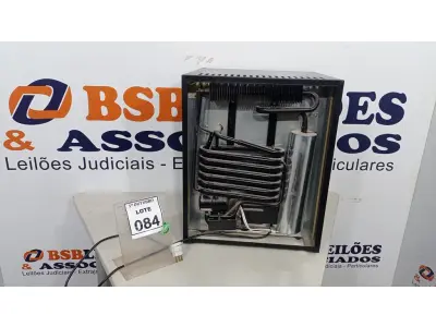 LOTE 084 - 01 FRIGOBAR. (NO ESTADO) ATENÇÃO! FAZER A VISITAÇÃO ANTES DE ARREMATAR, NÃO SABEMOS SE FUNCIONA, LEILÃO NÃO TEM GARANTIA E NEM DEVOLUÇÃO, SUJEITO A POSSÍVEIS AVARIAS VISÍVEIS/OCULTAS E/OU AUSÊNCIA DE COMPONENTES.