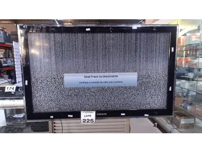 LOTE 225 - 01 TV LCD 40’’ MARCA SAMSUNG. (NO ESTADO) ATENÇÃO! FAZER A VISITAÇÃO ANTES DE ARREMATAR, NÃO SABEMOS SE FUNCIONA, LEILÃO NÃO TEM GARANTIA E NEM DEVOLUÇÃO, SUJEITO A POSSÍVEIS AVARIAS VISÍVEIS/OCULTAS E/OU AUSÊNCIA DE COMPONENTES.