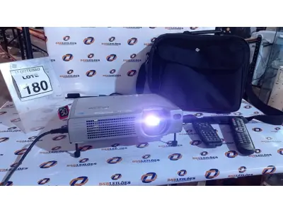 LOTE 180 - 01 PROJETOR MODELO CP-5318 MARCA HITACHI. (NO ESTADO) ATENÇÃO! FAZER A VISITAÇÃO ANTES DE ARREMATAR, NÃO SABEMOS SE FUNCIONA, LEILÃO NÃO TEM GARANTIA E NEM DEVOLUÇÃO, SUJEITO A POSSÍVEIS AVARIAS VISÍVEIS/OCULTAS E/OU AUSÊNCIA DE COMPONENTES.