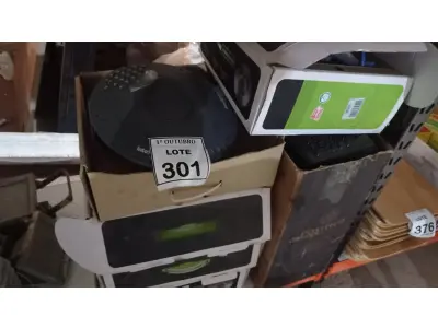 LOTE 301 - 04 APARELHOS DE AUDIOCONFERÊNCIA MARCA INTELBRAS E 01 MARCA POLYCOM E GRANDE QUANTIDADE DE TECLADOS PARA PC MARCAS E MODELOS DIVERSOS. (NO ESTADO) ATENÇÃO! FAZER A VISITAÇÃO ANTES DE ARREMATAR, NÃO SABEMOS SE FUNCIONA, LEILÃO NÃO TEM GARANTIA E NEM DEVOLUÇÃO, SUJEITO A POSSÍVEIS AVARIAS VISÍVEIS/OCULTAS E/OU AUSÊNCIA DE COMPONENTES.