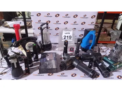 LOTE 219 - 01 LOTE COM VARIA LANTERNAS DE MARCAS E MODELOS DIVERSOS, 03 MASSAGEADORES INCOMPLETOS E 01 APARELHO DE TELEFONE MARCA INTELBRAS. (NO ESTADO) ATENÇÃO! FAZER A VISITAÇÃO ANTES DE ARREMATAR, NÃO SABEMOS SE FUNCIONA, LEILÃO NÃO TEM GARANTIA E NEM DEVOLUÇÃO, SUJEITO A POSSÍVEIS AVARIAS VISÍVEIS/OCULTAS E/OU AUSÊNCIA DE COMPONENTES.