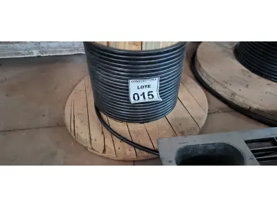 LOTE 015 - 01 CARRETEL EM MADEIRA COM FIO CORPECON FLEXÍVEL 1X50MM 1KV NA COR PRETO. (NO ESTADO) ATENÇÃO! FAZER A VISITAÇÃO ANTES DE ARREMATAR, NÃO SABEMOS SE FUNCIONA, LEILÃO NÃO TEM GARANTIA E NEM DEVOLUÇÃO, SUJEITO A POSSÍVEIS AVARIAS VISÍVEIS/OCULTAS E/OU AUSÊNCIA DE COMPONENTES.