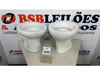 LOTE 442 - 02 VASOS SANITÁRIOS. (NO ESTADO) ATENÇÃO! FAZER A VISITAÇÃO ANTES DE ARREMATAR, NÃO SABEMOS SE FUNCIONA, LEILÃO NÃO TEM GARANTIA E NEM DEVOLUÇÃO, SUJEITO A POSSÍVEIS AVARIAS VISÍVEIS/OCULTAS E/OU AUSÊNCIA DE COMPONENTES.