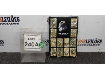 LOTE 240 - 01 KIT COM 12 ISQUEIRO TIPO ZIPPO PERSONALIZADOS (PRODUTO NOVO) (NO ESTADO) ATENÇÃO! FAZER A VISITAÇÃO ANTES DE ARREMATAR, NÃO SABEMOS SE FUNCIONA, LEILÃO NÃO TEM GARANTIA E NEM DEVOLUÇÃO, SUJEITO A POSSÍVEIS AVARIAS VISÍVEIS/OCULTAS E/OU AUSÊNCIA DE COMPONENTES.